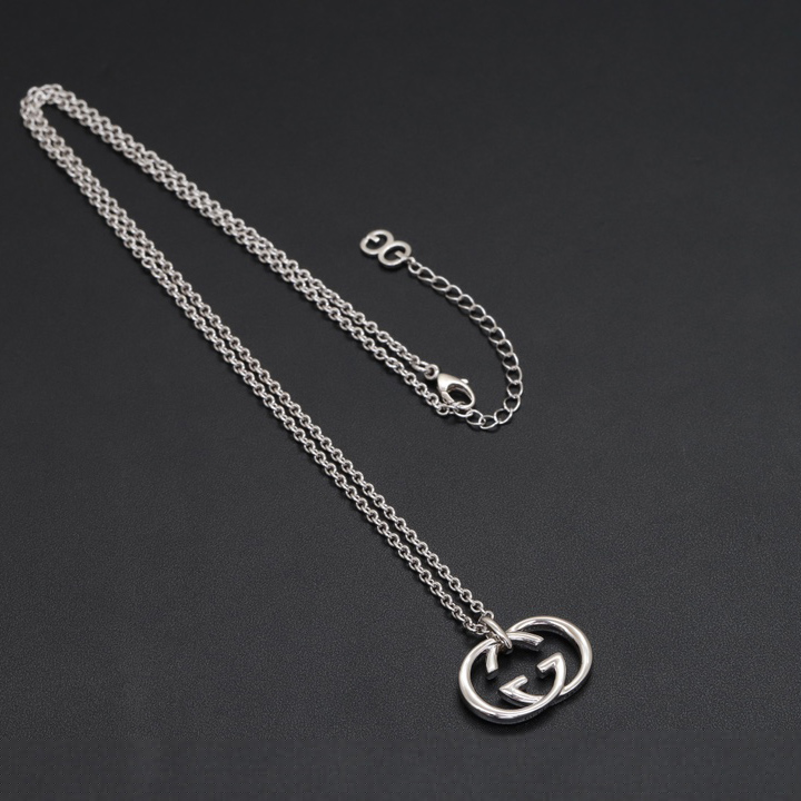 G*u*i necklaces